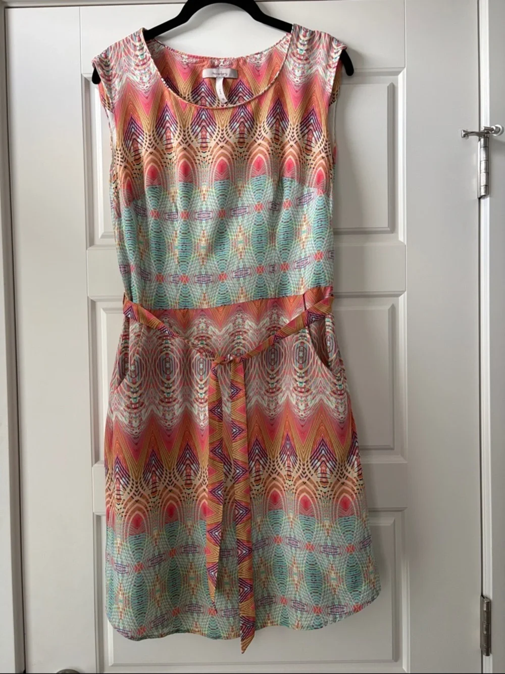 Pepperberry (Europe) Curvy mosaic graphic mini dress lined pockets zipper size8 - Picture 3 of 9